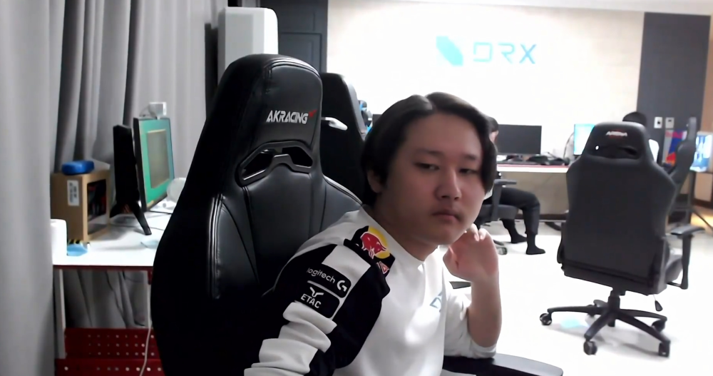 DRX险胜HKA，Canyon线上压制力十足鏖战多局四强赛，让粉丝疯狂欢呼