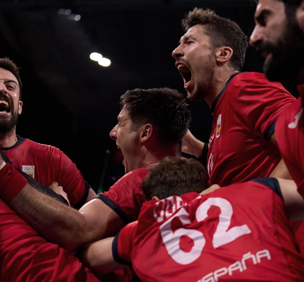 关于西班牙国家队团结一致再获胜利,气势如虹的信息 关于西班牙国家队团结一致再获胜利,气势如虹的信息