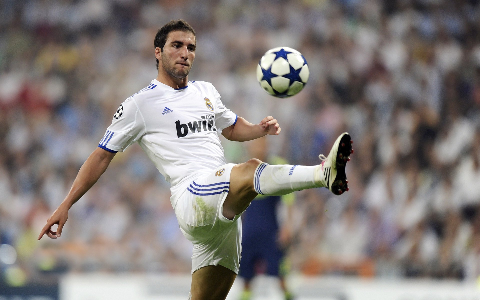 时空错乱?当梅西教科书出现在北欧德比